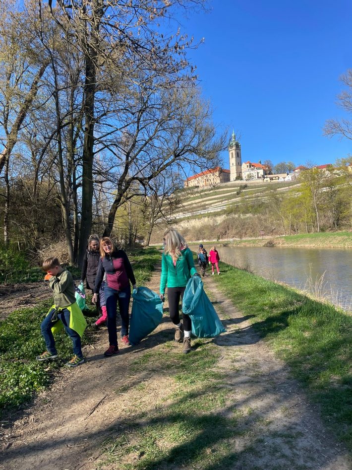 Úklid kolem revíru