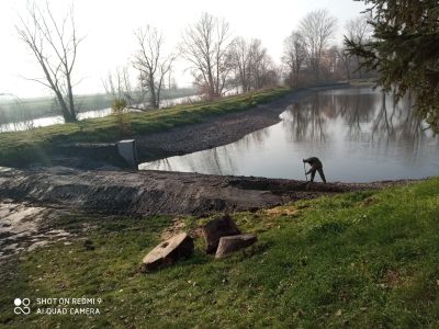 Tůň v Lužci nad Vltavou má nový požerák