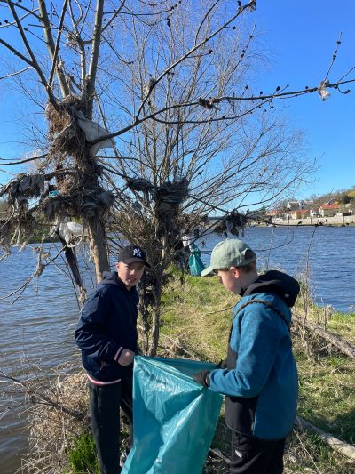 Úklid kolem revíru